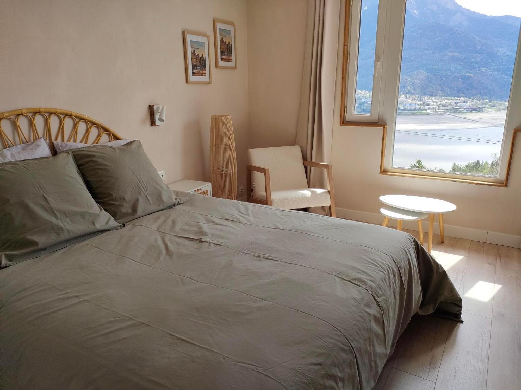 Le Cosy Du Plongeoir - T2 Neuf Avec Vue Sur Le Lac De Serre Poncon Et Grande Terrasse Avec Jardin Savines Luaran gambar