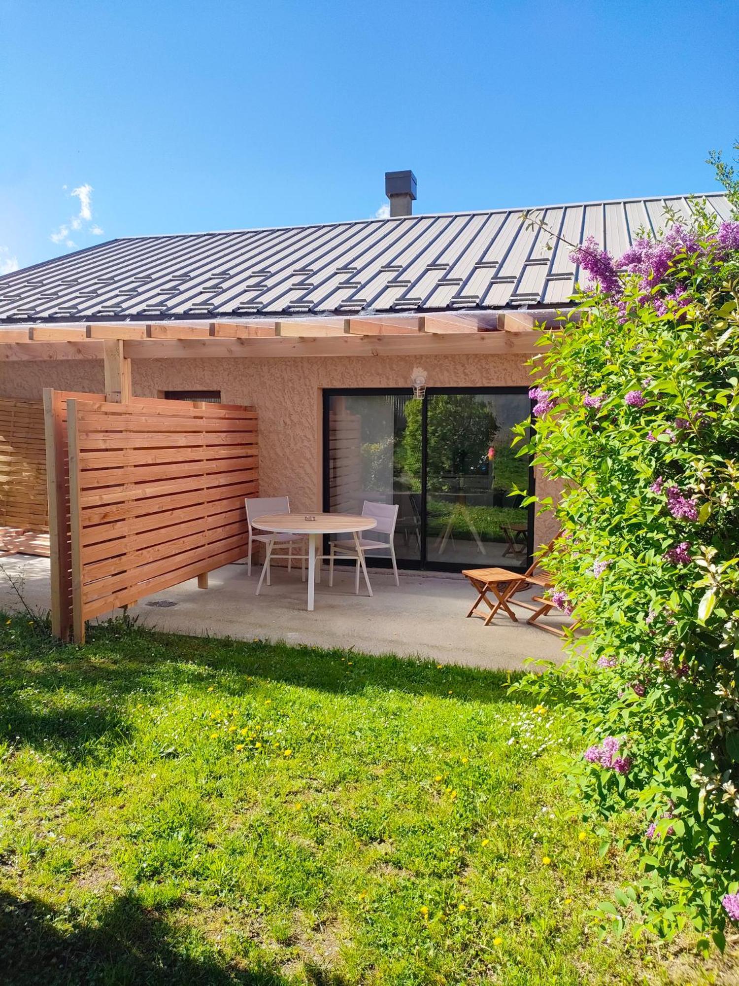 Le Cosy Du Plongeoir - T2 Neuf Avec Vue Sur Le Lac De Serre Poncon Et Grande Terrasse Avec Jardin Savines Luaran gambar